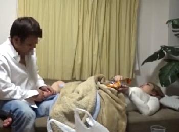 ゲス中年男のギャル連れ込み無許可で動画撮影そして流出!!お金のためとは言え中年男ペニスにアンアンよがる性的感度が凄く良好なギャル