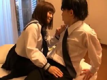 真面目だと思っていた美少女女子校生に不意に色仕掛けされて→コンドーム未装着の膣射性交