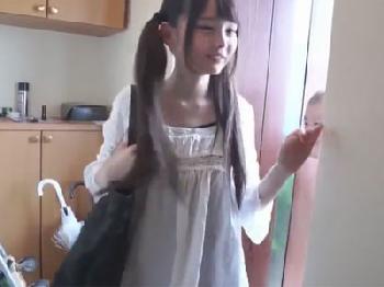 家に招いたツインテールのベビーフェイス美少女のパイパンの未成熟な穴をズコピス→中出し