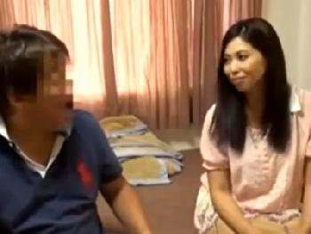 経験人数1人の若妻に公開させて中年男ペニスで浮気させる!!