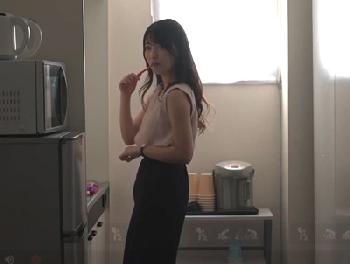 変態上司に目を付けられた美女会社員が…イキ過ぎた奇行を受け入れてペニス奴隷にW