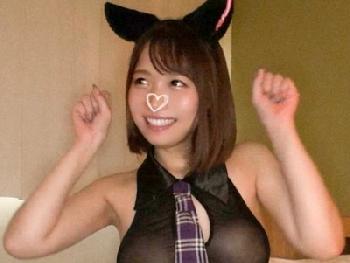 猥褻なコスプレでも情熱的なハメ撮りしてくれる18歳との個人撮影