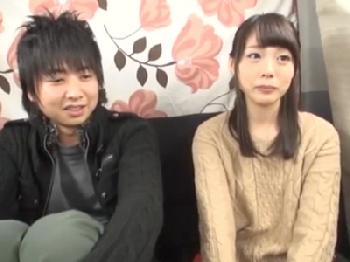 お金に惑わされ友人とワイセツな事まで了承する素人娘