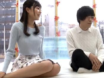 女友達の裸にテンション上がってる男!!棚ぼた性交で賞金もGET!!