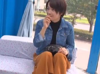 童貞のフリした男に膣内で精子を発射される素人娘