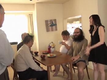 中年男大好きな美少女が中年男たちと共同性活W