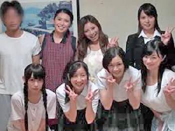 女だらけの大家族で精液を搾り取られる長男