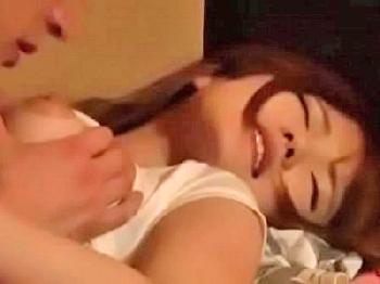 隣のセックスを見てオナニーする美少女を見て連続挿入