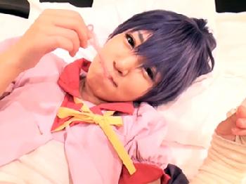 笑顔とショートヘアが可愛い美少女コスプレイヤーと着衣交尾