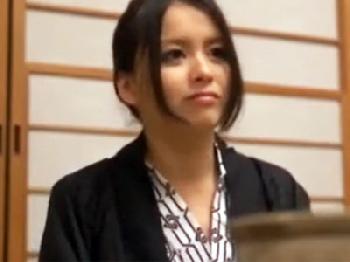 浴衣から零れる爆乳!!30代の人妻が夫に内緒の浮気旅行でSEXし放題!!