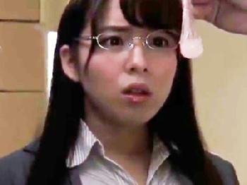 校内で卑猥な行為をしてるのがバレて生徒の専属ペットになってしまった爆乳女教師