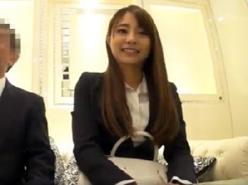 美少女性会社員が上司とお風呂で絆を深め合いベッドでゴムなし膣内射精性交