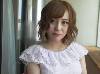 素股のはずがまさかの挿入で気持ち良くなる美女