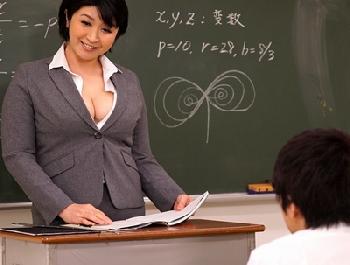 僕たちにHカップでお仕置きする淫猥教師!!