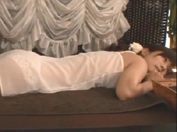 小島みなみがマッサージ師に性感帯を刺激され欲情