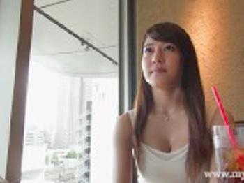 官能小説で自分を慰めている人妻が浮気の快楽に溺れる!!