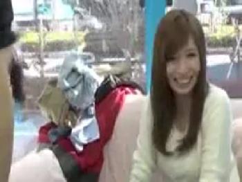 25歳の素人人妻あやさんがマジックミラー号来訪→童貞ペニスをにぎにぎして性的欲望に駆られた交尾