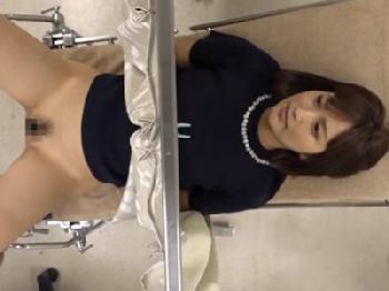 検査と偽って素人人妻の股間の穴に中出し決めるヤブ医者