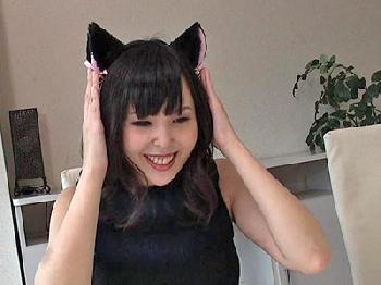 アナル未経験の素人娘に黒猫の尻尾をぶっ刺し開発