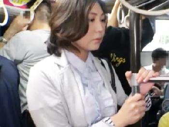 もう年だから大丈夫と思っていたら熟女好きに痴漢顔面射精される中年女性W