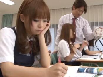 清楚な美少女女子校生達が思春期特有の性的欲望に支配されて学校で性行為