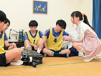 自分の身体をダシにしてやる気を出させる名マネージャーW