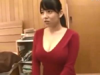 掃除のみならず男性器のケアまでしてくれる巨乳家政婦さん
