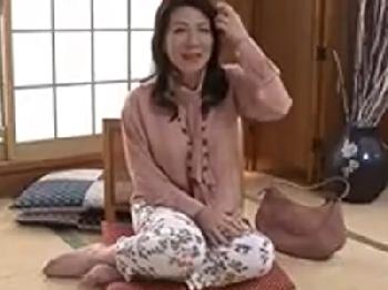 上品そうに見えて性交求めてくる淫らな人妻に中出し