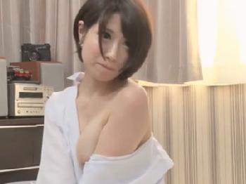 ショートヘア巨乳の美女が性的欲望を耐えきれずに→ディープな性行為