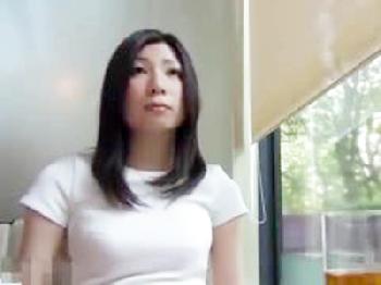 都内に遊びに来た時に浮気サイトで知り合った男優と日常を忘れる人妻