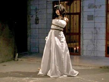 敗戦国の姫様を家畜に堕とす公開見世物SEX