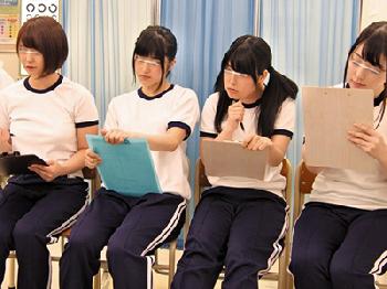 医師の乳首をこねくりまわす身体測定に性的興奮しだす女子校生を大胆ハメ