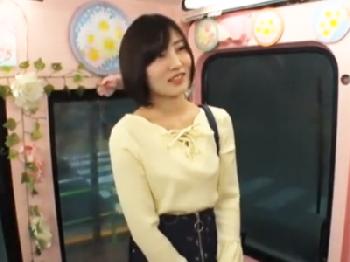 騙され挿入されてるのに全力で感じて喘いじゃう猥褻女子大生