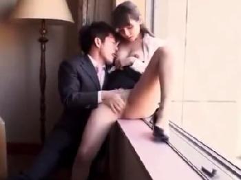 仕事中の女性会社員が上司と禁断密通交尾