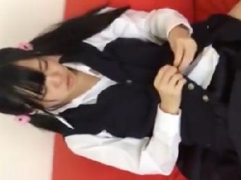 童顔幼系系の童顔女子校生が変態男に陰毛がないワレメを全力ピストンされてスペルマ孕ませ射精