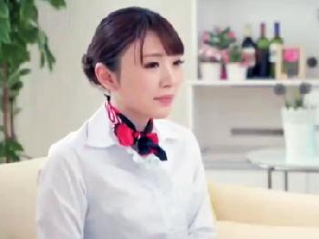 儚げな雰囲気の白肌美女とキャビンアテンダント衣装でディープな顔面射精交尾