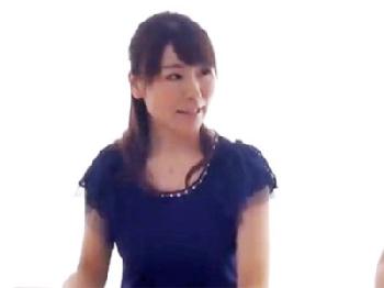 巨乳の人妻が童貞のペニスに股がり筆おろしW