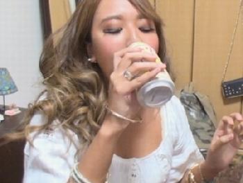 まさかの経験人数な尻軽!!獣並の性的欲望で男に跨って痙攣SEX