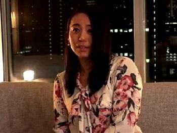 どこか表情に幼さが残る若妻→自分から他人に抱かれる事を夢見て夜の街で華開く!!