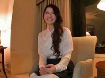 ハーフ系ルックスの帰国子女妻が日本人ペニスを堪能