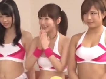 エロ要望に何でも応えてくれるキュートコンパニオン達と大乱交