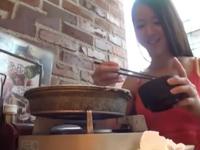 マッサージ店で働く美女をナンパし自宅に連れ込み中出し