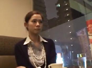 サバサバしてそうな美貌の人妻が自らAV出演志願→ジムで鍛えた締まった体で激しい性交