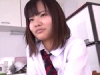 パイパンっ娘の未発達な膣にゴムなし肉棒をぶち込み濃い精液コンドーム未装着で孕ませ射精!!