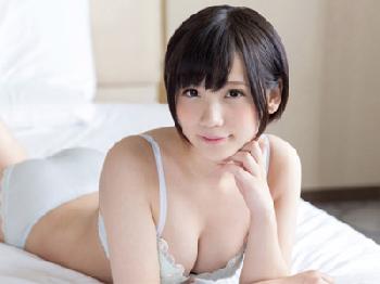 心をくすぐられるような潤んだ瞳で見つめる美少女をハードピストンピス責め!!