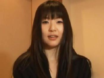 キュートなベビーフェイス美少女が優しく童貞ペニスを膣内に導き入れ筆おろし!!