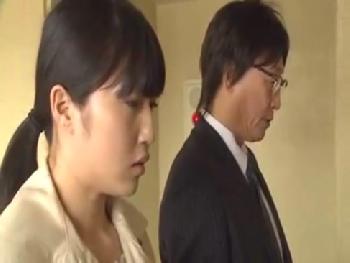 同じマンションに住む性的欲望が暴走寸前な34歳人妻と突発浮気SEX