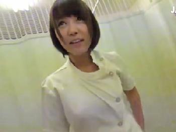 出張が多くて寂しさを募らせたとても綺麗な人妻が夫の連れ子と一線を越えて母子姦