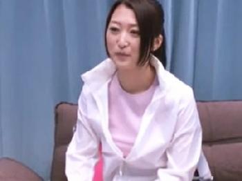 性的マッサージを拒否した美麗主婦がスタッフに説得され続行した結末