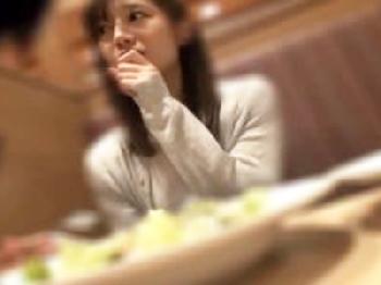 感度が抜群に良い女性器を激しく責められて潮吹きする美少女を全力でぶっかけ性交